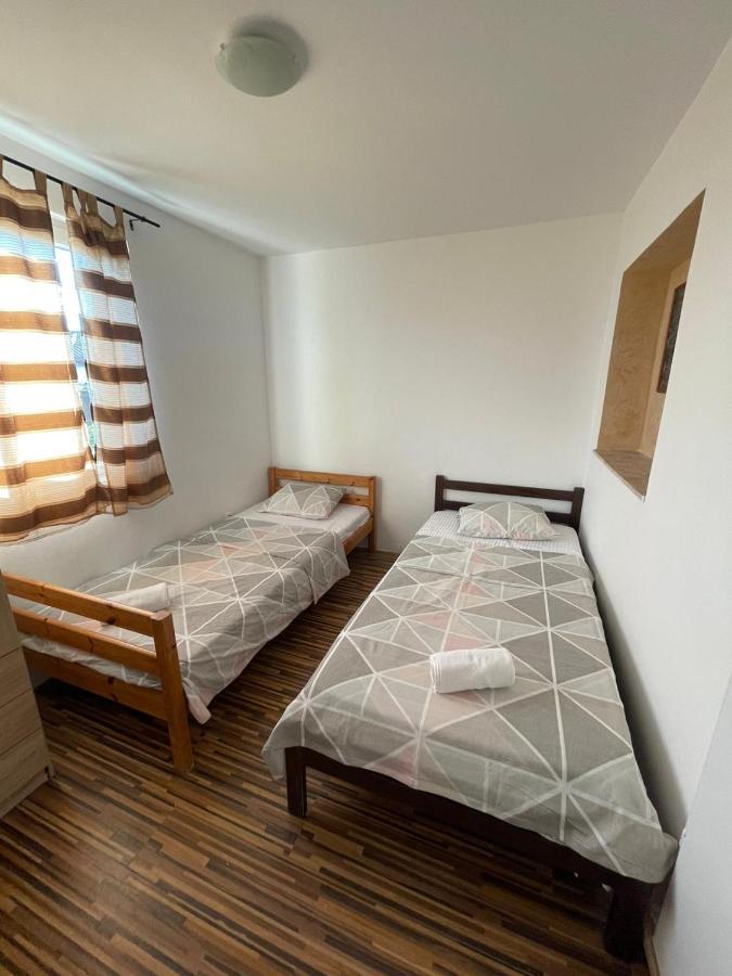 Ground Floor With Parking Erny Apartman Pula