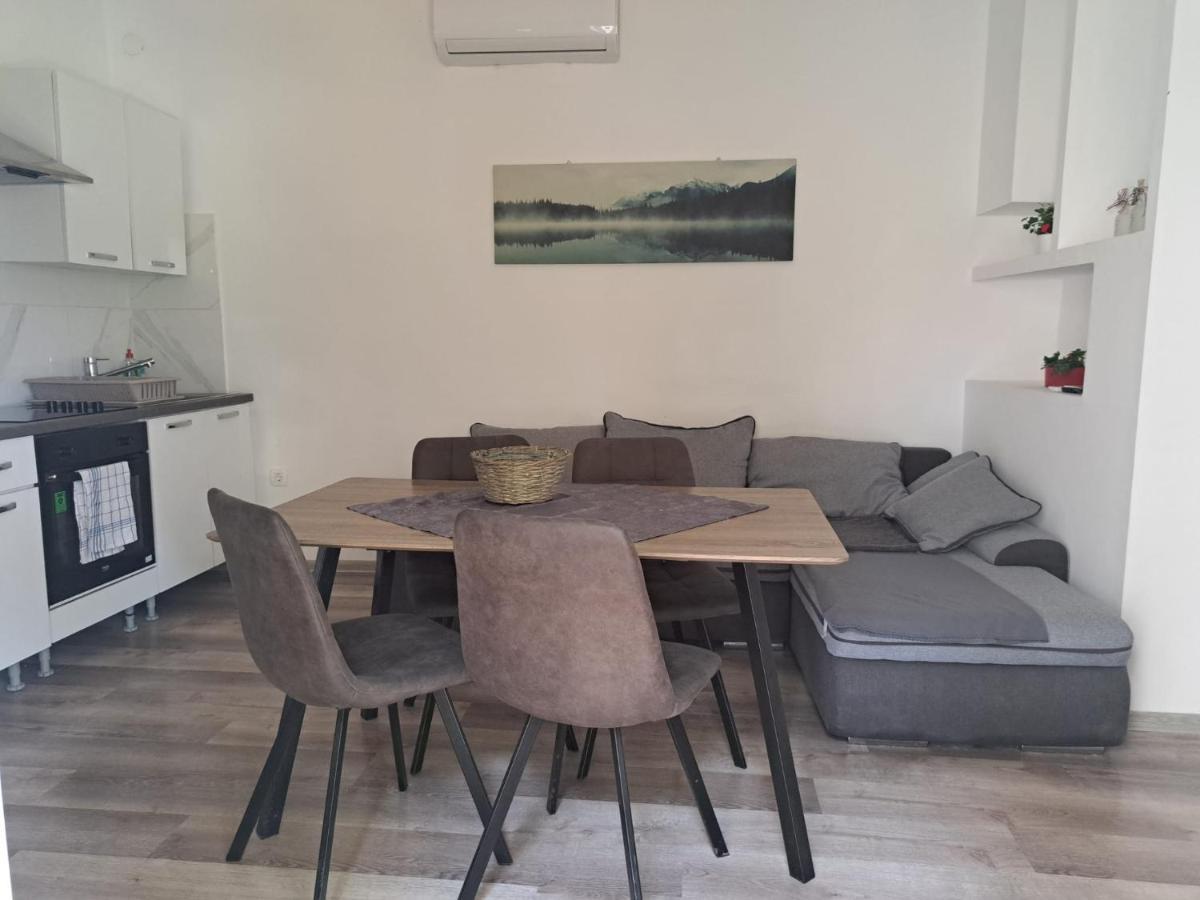 Ground Floor With Parking Erny Apartman *