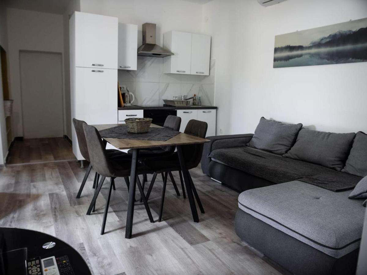 Apartman Ground Floor With Parking Erny Pula